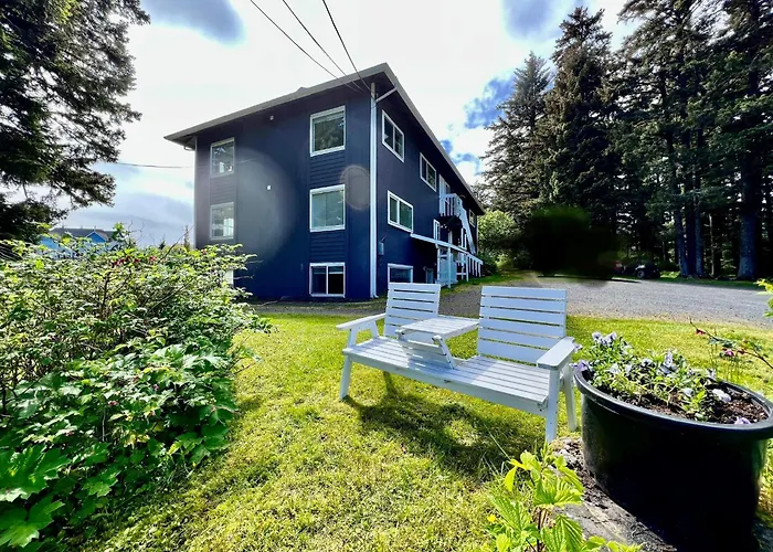 The Rogue Wave-Beach Access, Ocean Views, Private